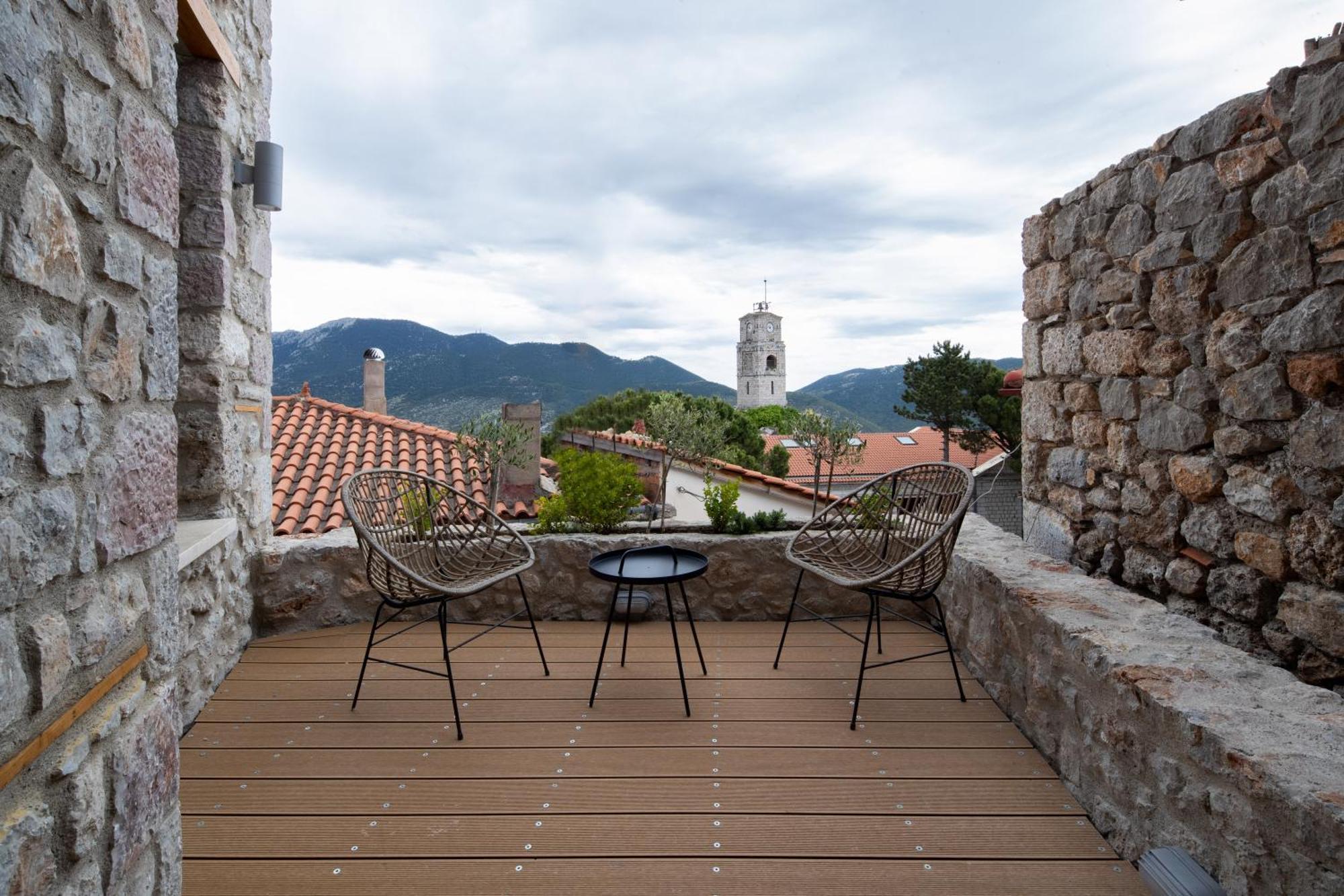 Clock Tower Arachova Suites エクステリア 写真